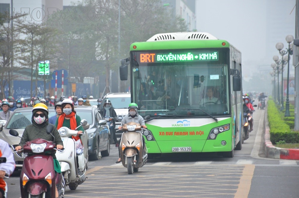 Không cần đề xuất, các phương tiện vẫn ùn ùn đi vào làn BRT Không cần đề xuất, các phương tiện vẫn ùn ùn đi vào làn BRT